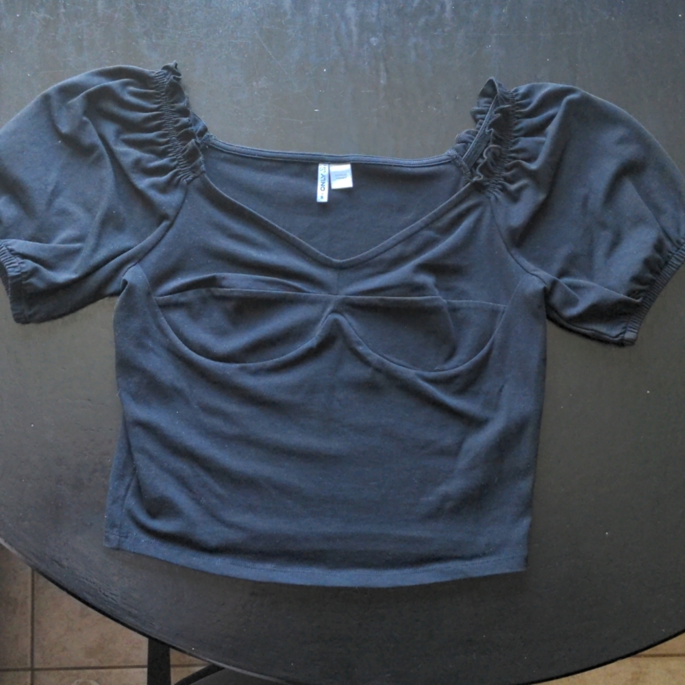 Cropped stretch top